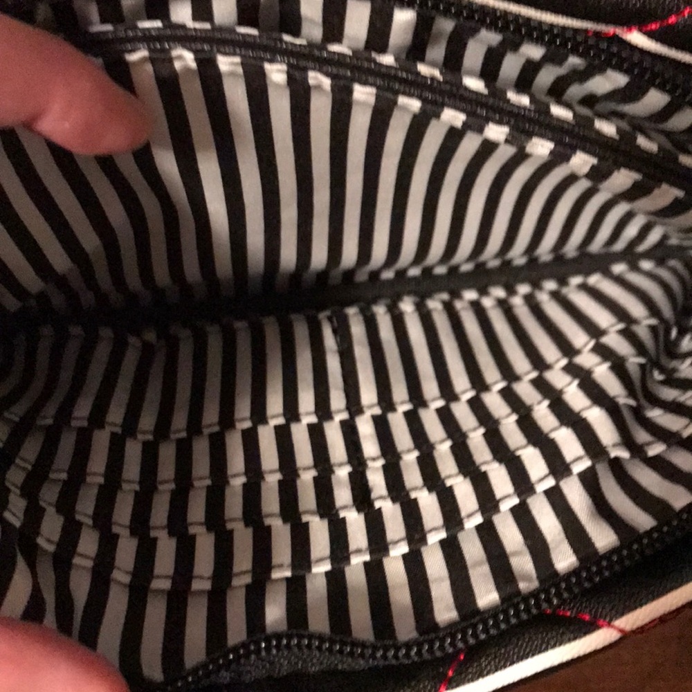EUC Betsy Johnson wristlet - Picture 4 of 8